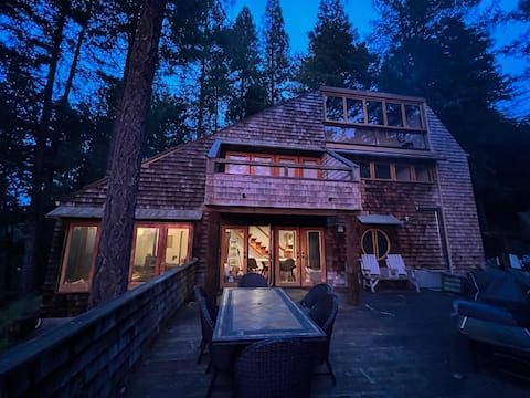 The Sonoma Redwoods Bears | Hot Tub in a forest