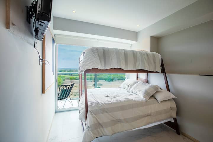 lit superposé avec lit double et lit simple en haut 