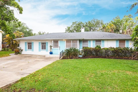 Peaceful 4-bed heated pool house