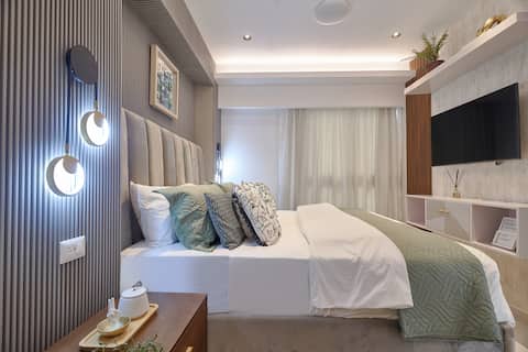 Newly Added | Excecutive Suite - Fast WiFi