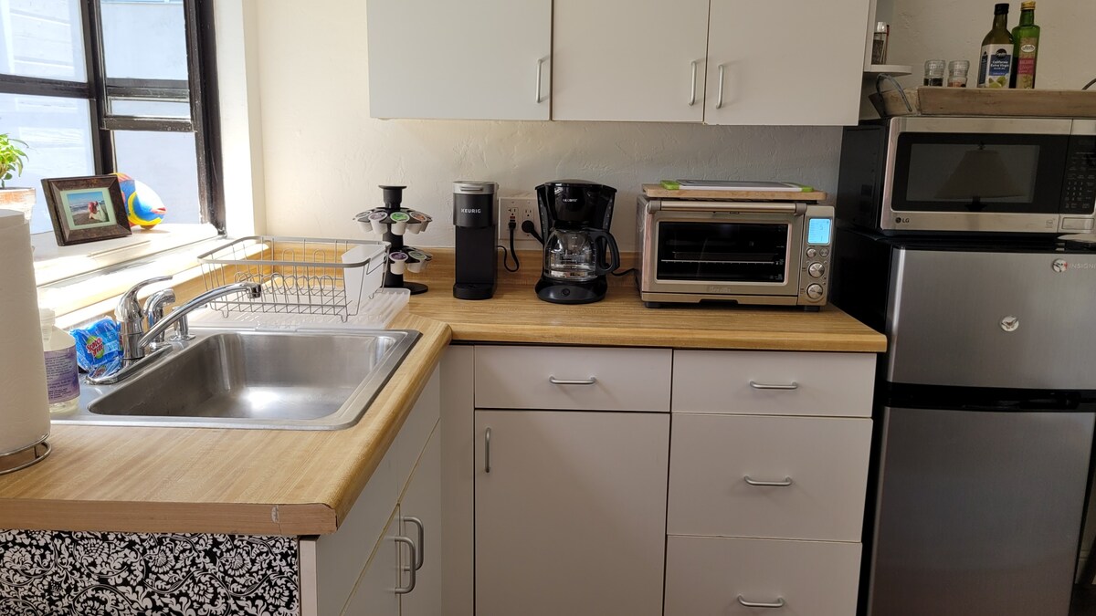 Top Airbnb: Solana Beach Mermaid Cottage in Solana Beach
