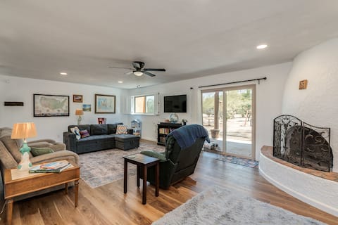 Top Airbnb: Oasis Escape: Quiet & Convenient in Casas Adobes