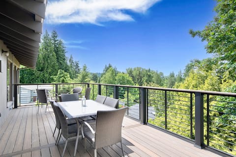 Spacious 5-Beds Family Retreat with Mountain View