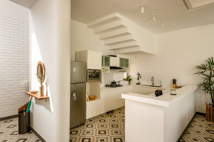 Full kitchen image 2