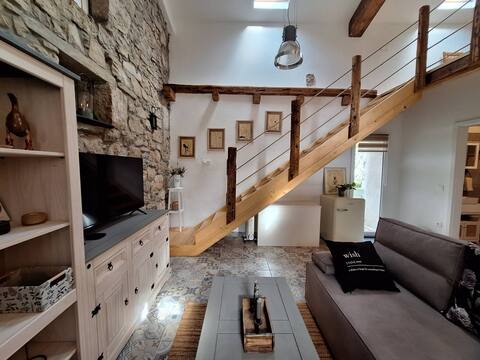 Popular Airbnb listing: Apartma Under The Drunk Railroad Istra Labin in Ripenda Kosi