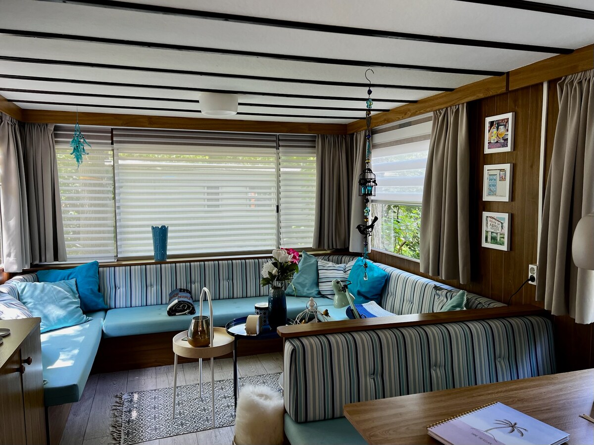 Successful Airbnb property: Mobile home with veranda in Duin En Bosch