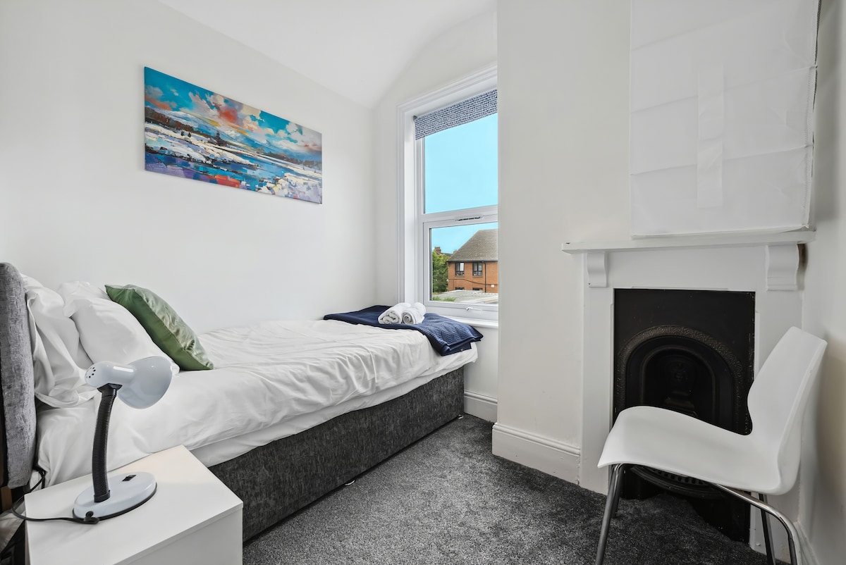 Udobna jednokrevetna soba, savršena za samce ili miran odmor.