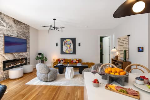 Popular Airbnb listing: Charlotte Retreat | Pool, Spa, Gym, Putting Green in Oakhurst