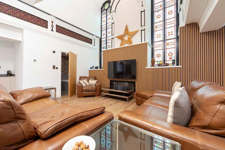 Modern Cosy Conversion - Family Friends Gatherings - Gales