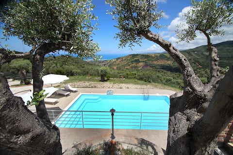 Villa Cosentino with private pool and hydromassage