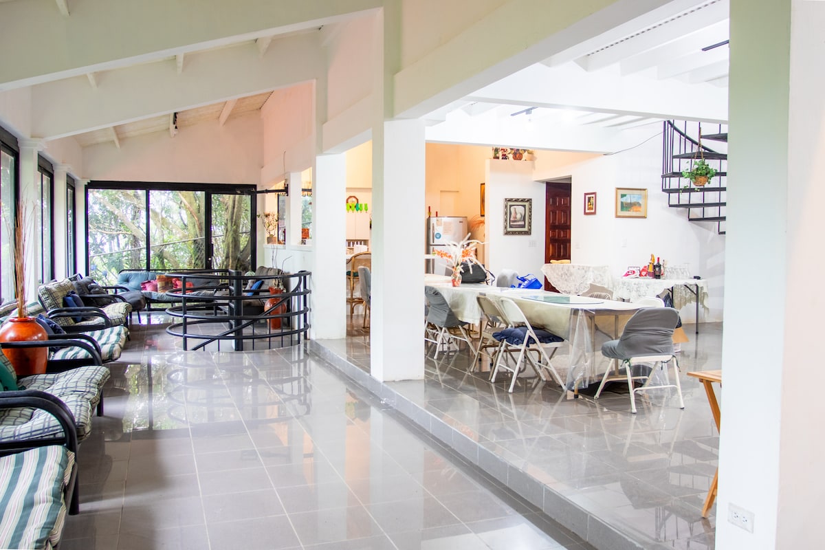 Mountain House with a View | 20 Guests — 4 bedroom vacation rental in Panama City