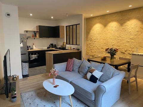Propriété Airbnb réussie: Central, chic & modern with a view + parking à Bordeaux