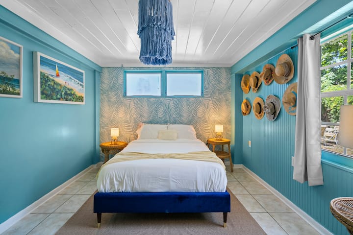Dormitorio con temática de playa