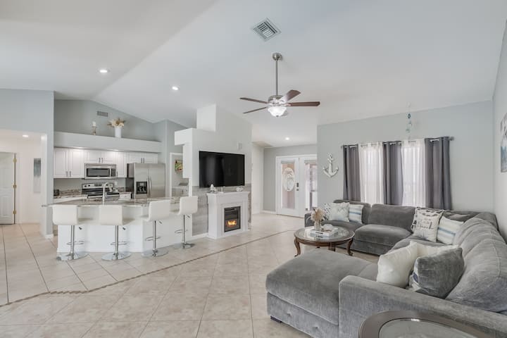 Private Home W/ Heated Saltwater Pool - Cape Coral, FL