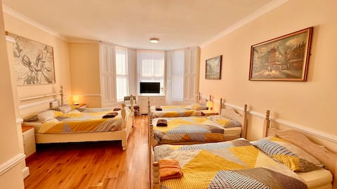 Cosy  Room 3 Single + 1 Double
