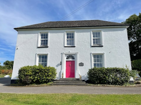 Gorgeous Mansion House Park/Coast Location Slps 18