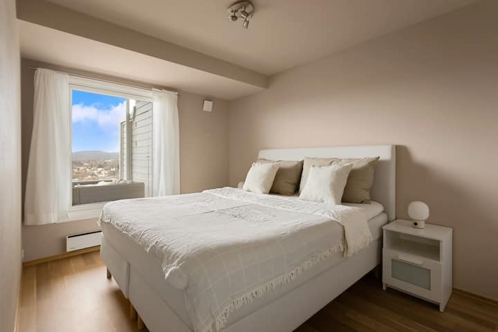 Chambre avec lit de 160 cm.