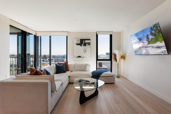 The Rose Quartz Upscale Complex Rooftop Pool, Gym