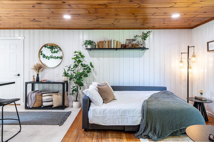 Modern Rustic Hideout At Bakers Creek - Knoxville, TN