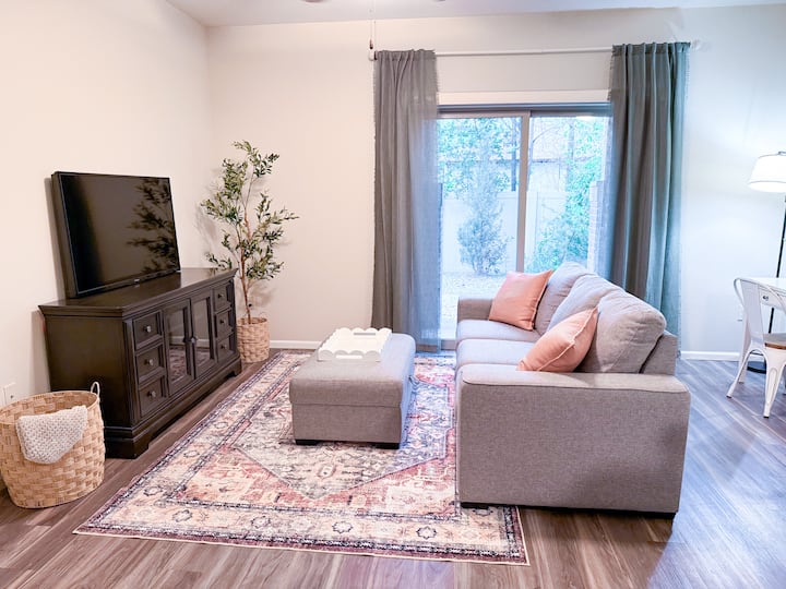 Mile High Modern | No-stairs Convenience - Lakewood, CO