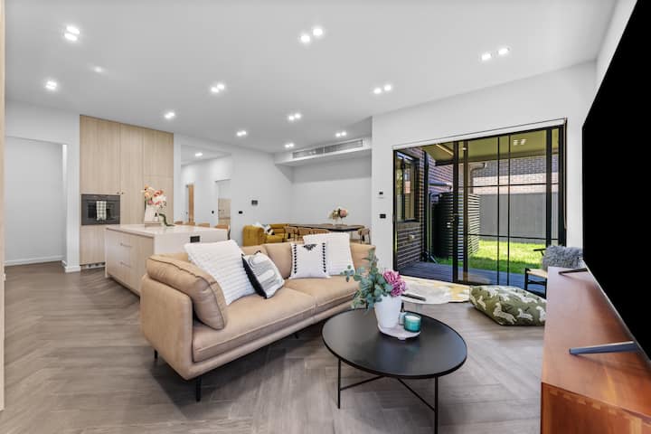 Mont Albert Luxury Townhouse Unit 2 St - Box Hill