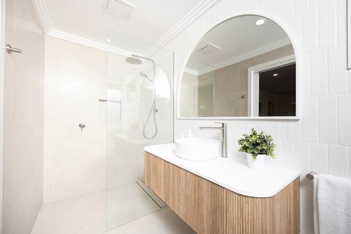 Beachfront Luxury – Games Room & Beach Essentials! gallery image 3