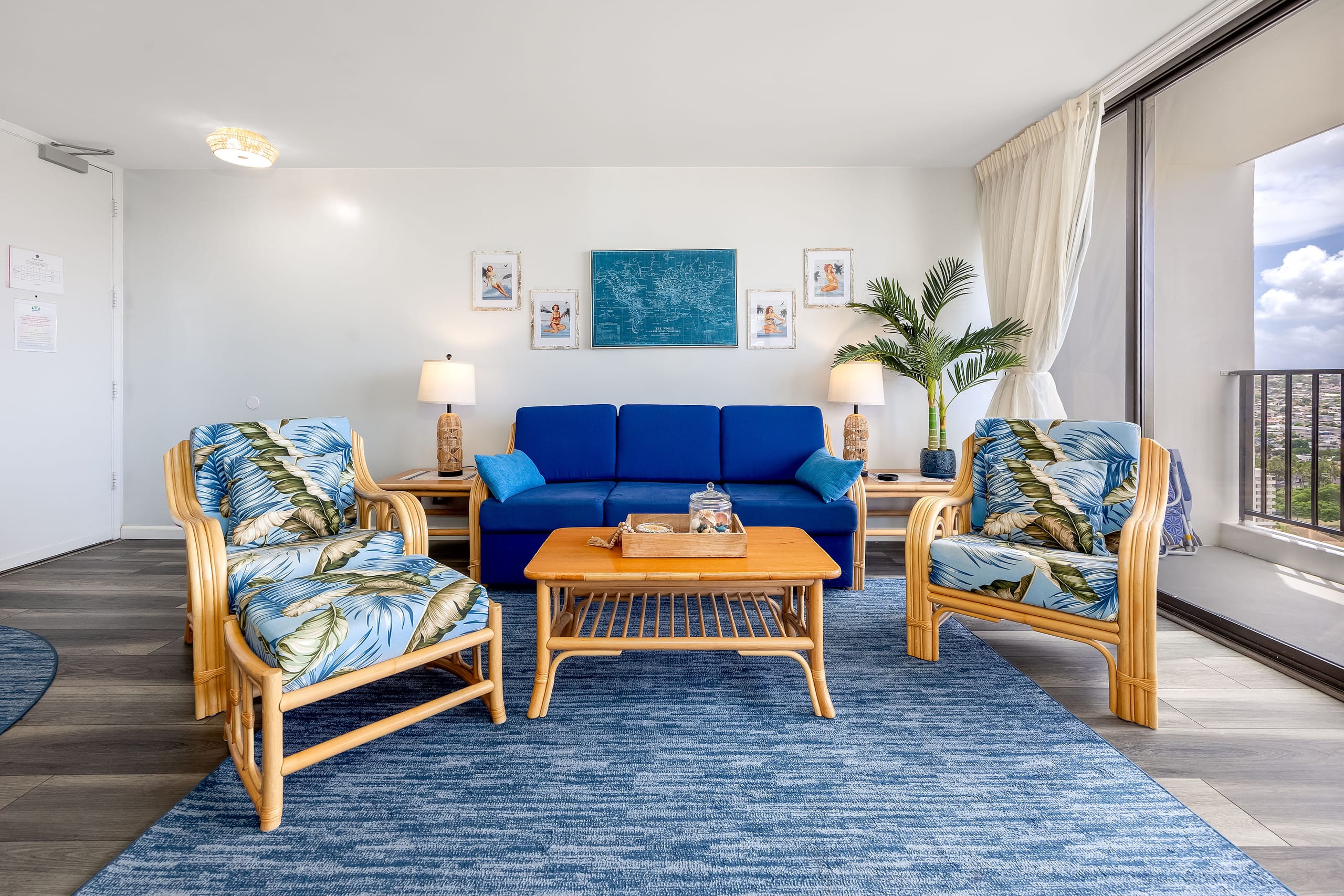 Waikiki condo w/ lanai, ocean views & beach gear - Image 3
