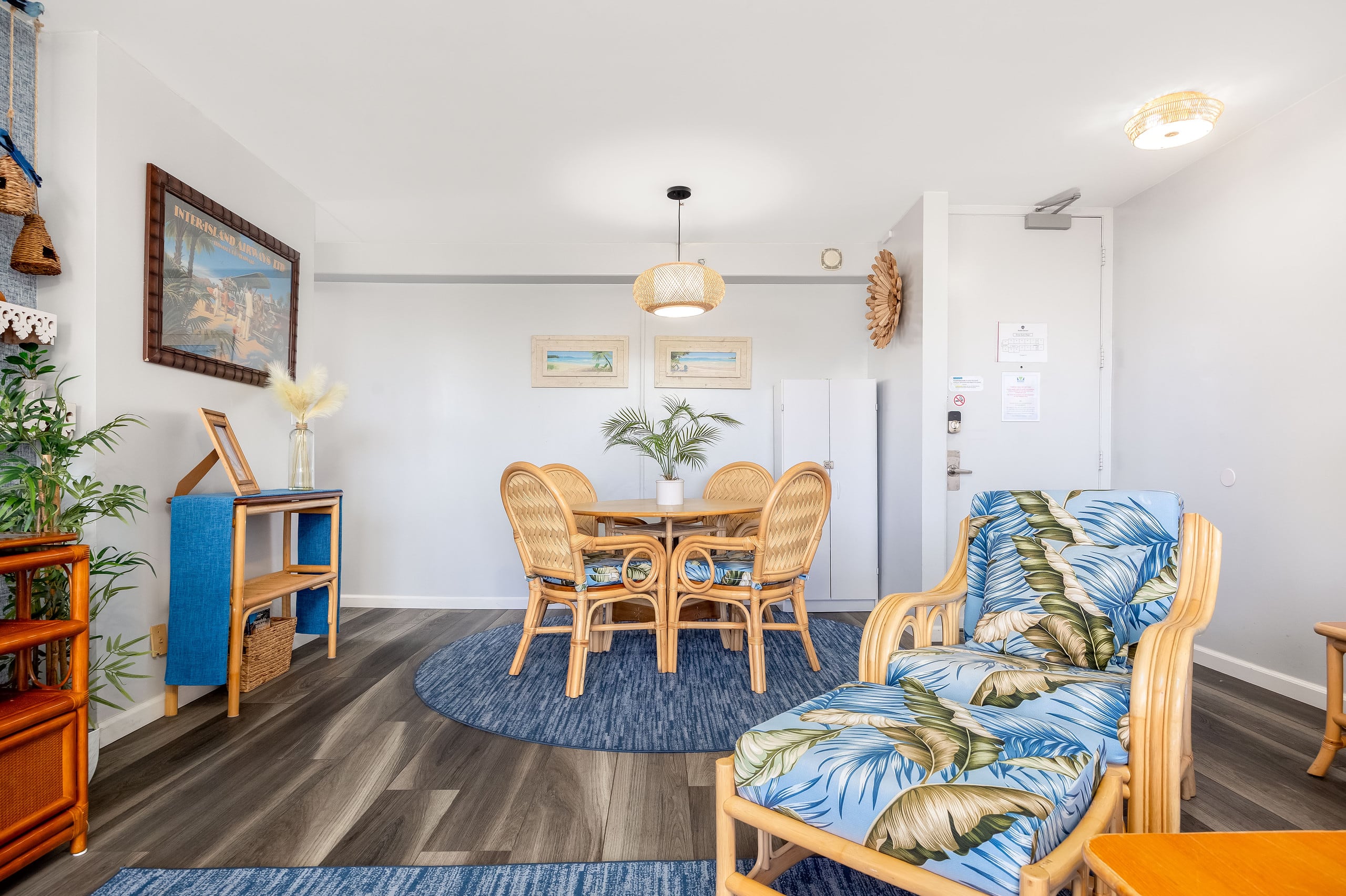 Waikiki condo w/ lanai, ocean views & beach gear - Image 19