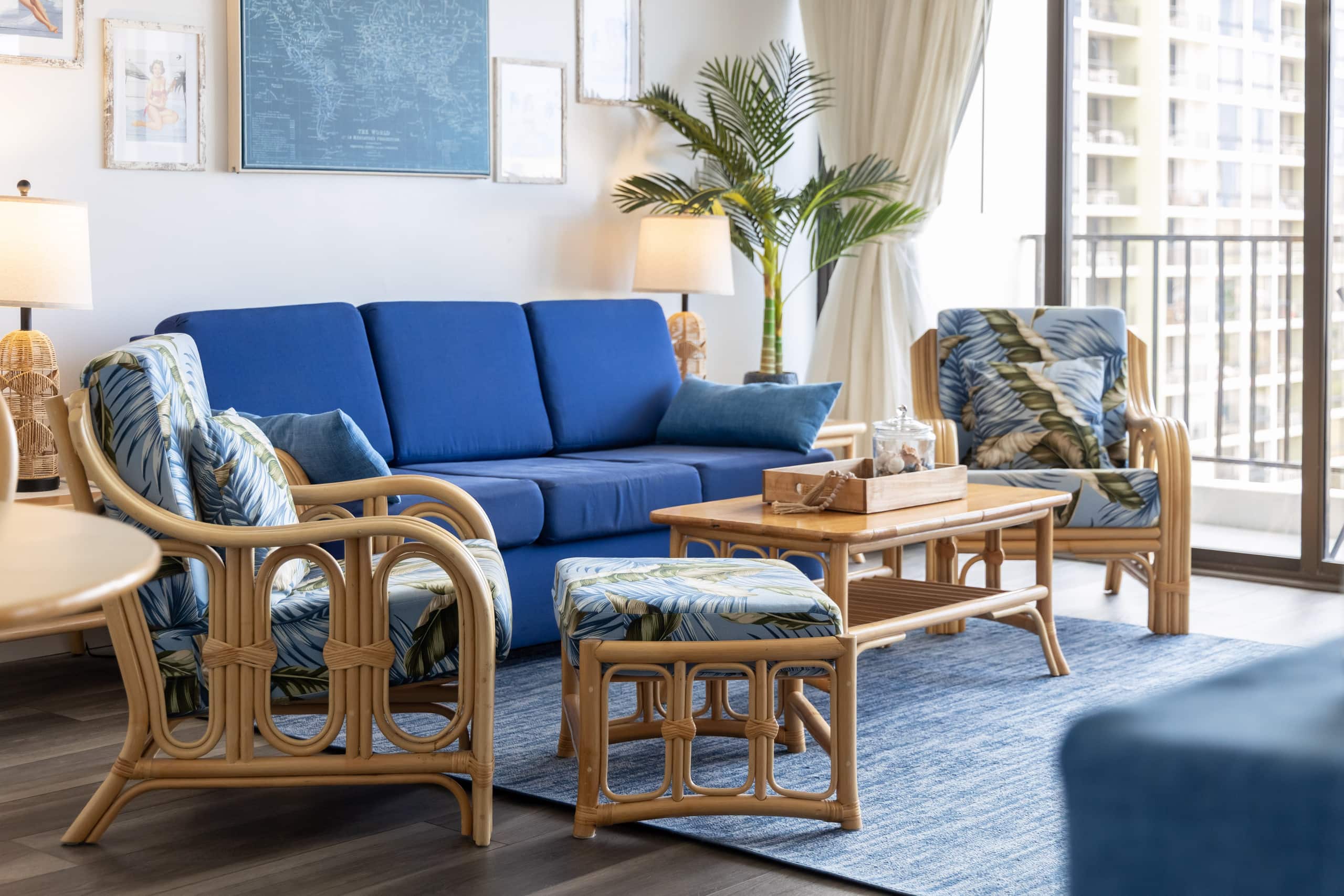 Waikiki condo w/ lanai, ocean views & beach gear - Image 4