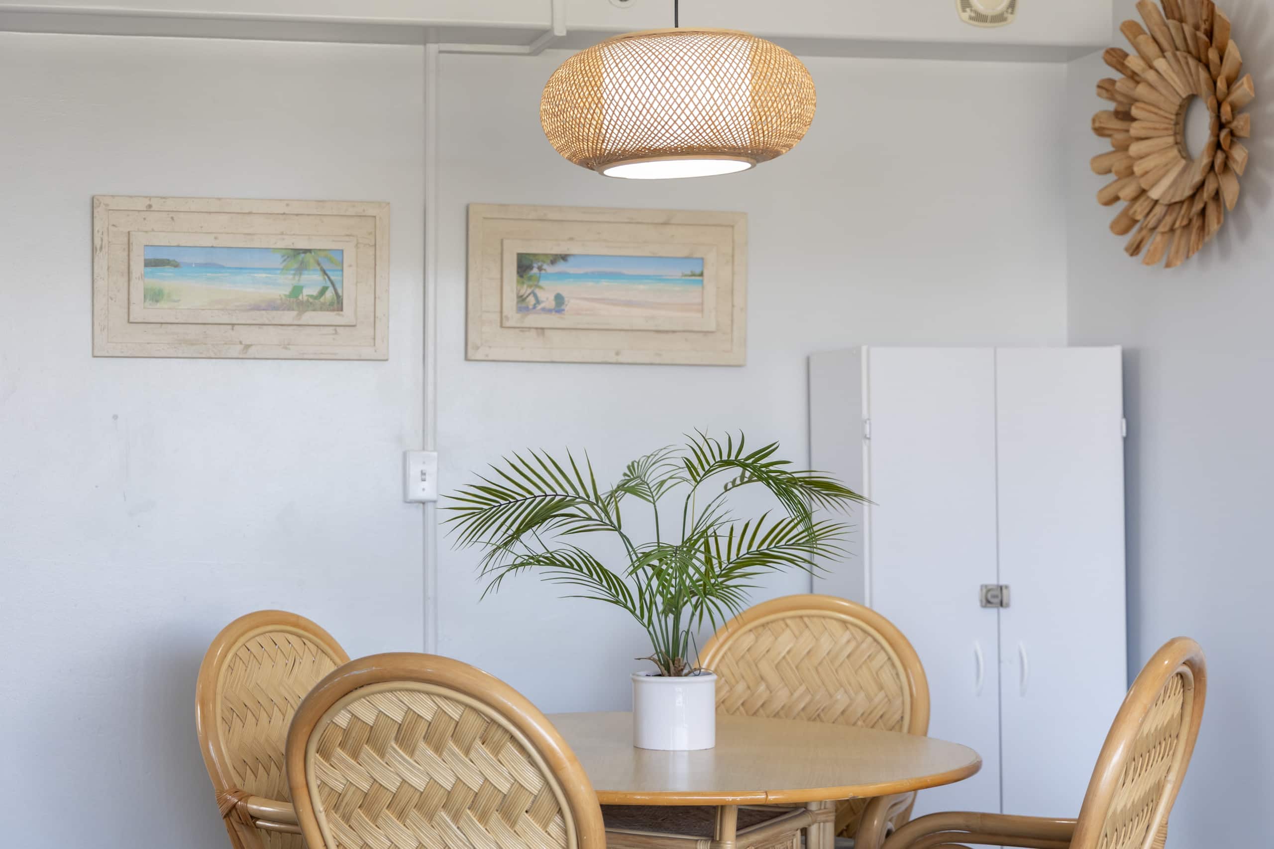 Waikiki condo w/ lanai, ocean views & beach gear - Image 24