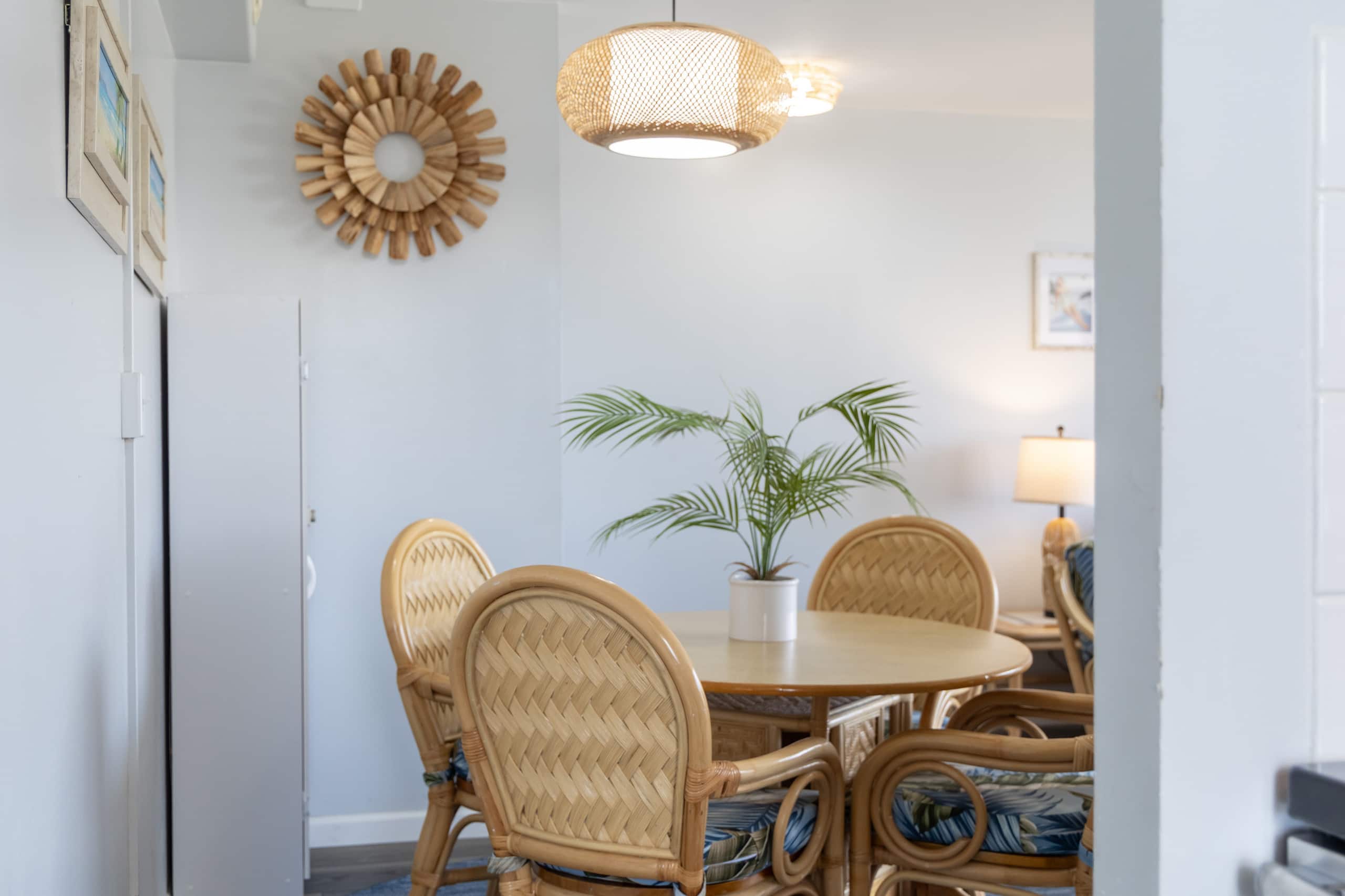 Waikiki condo w/ lanai, ocean views & beach gear - Image 20