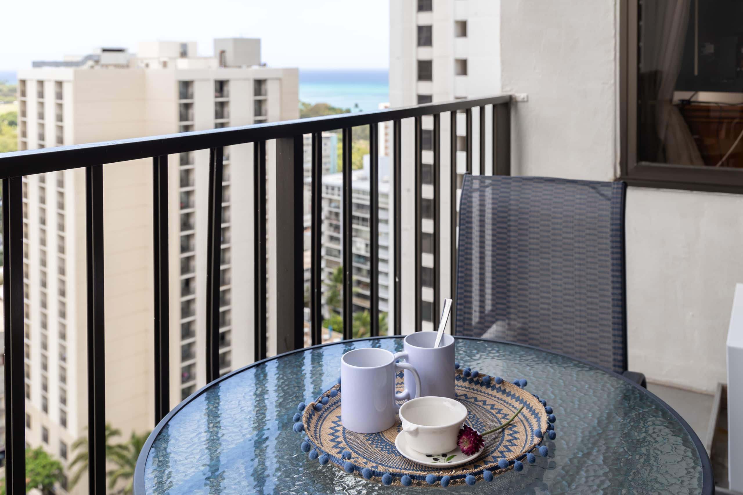 Waikiki condo w/ lanai, ocean views & beach gear - Image 45