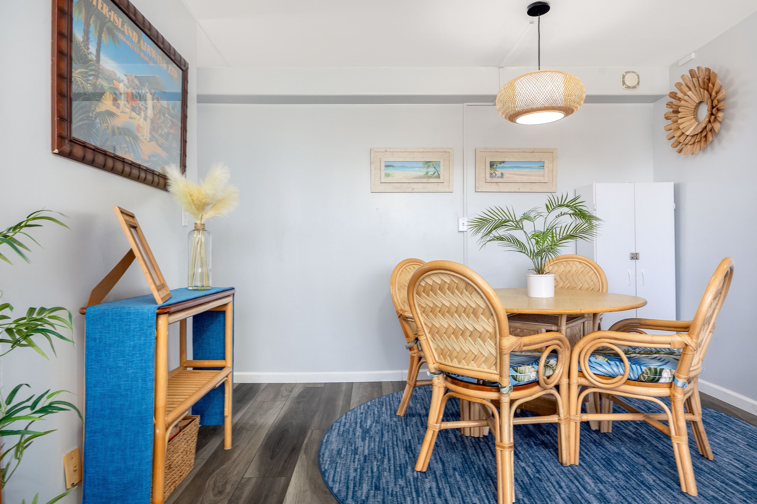Waikiki condo w/ lanai, ocean views & beach gear - Image 23