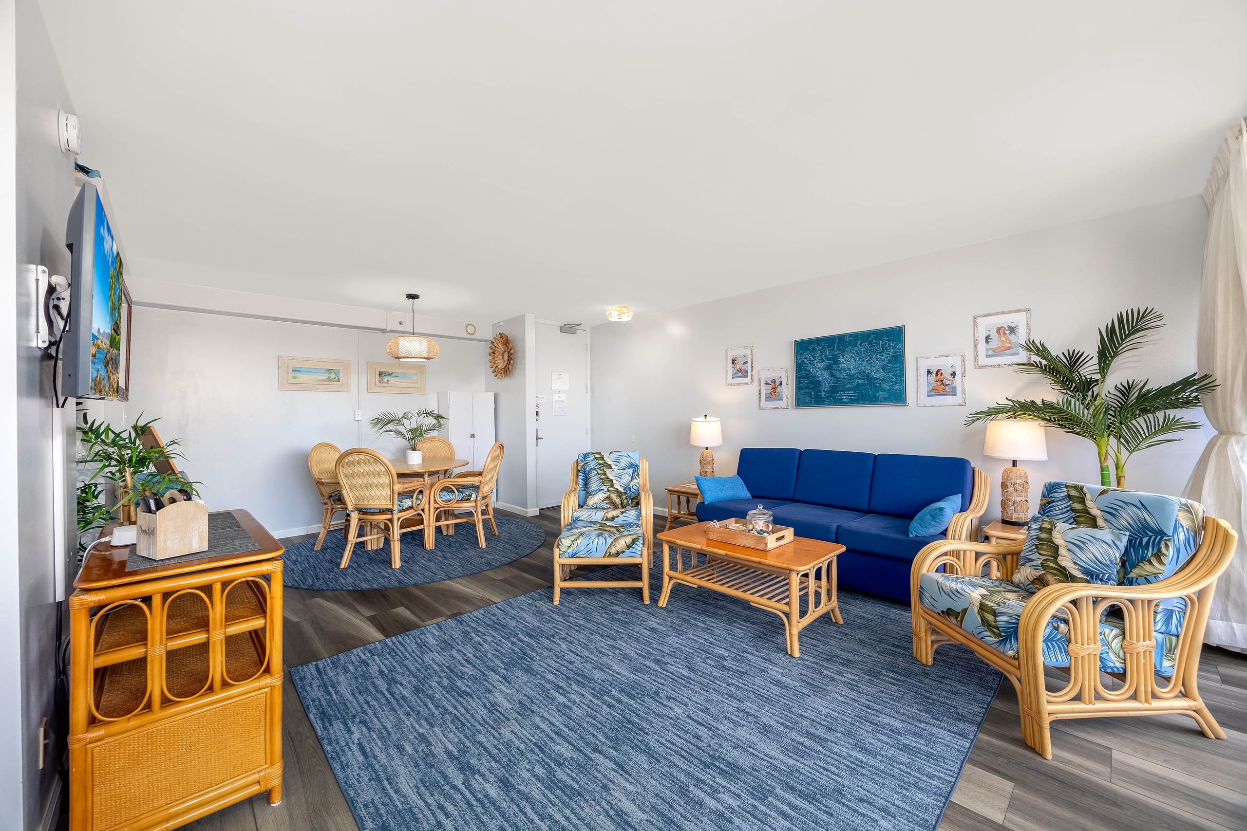 Waikiki condo w/ lanai, ocean views & beach gear - Image 5