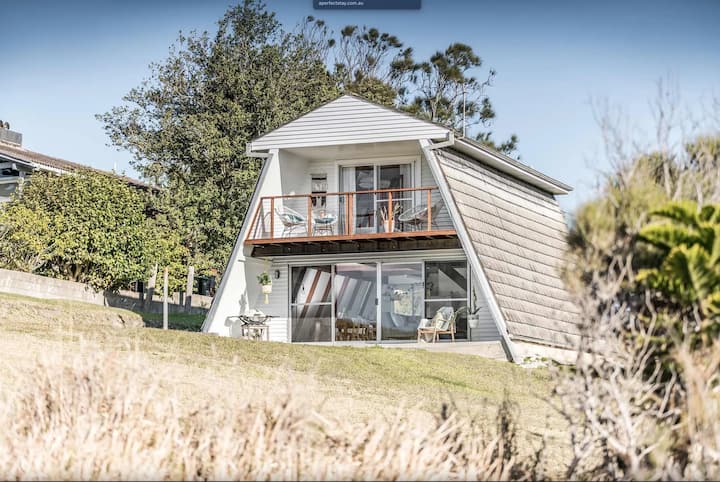 A Frame - Absolute Beach Front - Scotts Head