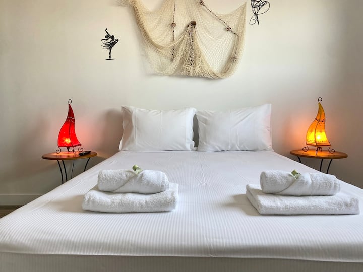 Bračni krevet širine 140 cm, na katu