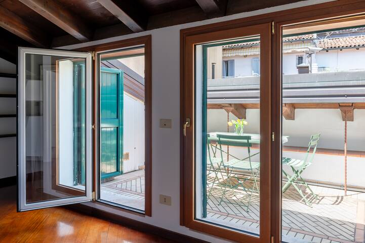 [Bologna Centro] – 12 People & Terrace + 170 mq gallery image 5