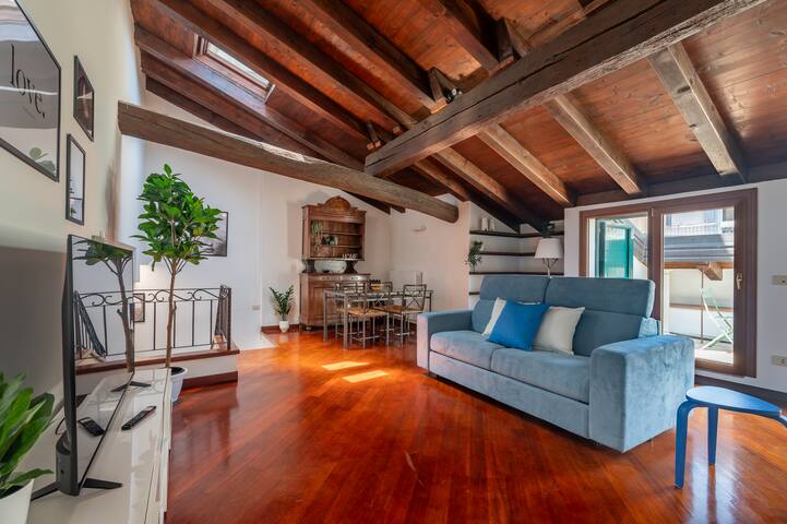 [Bologna Centro] – 12 People & Terrace + 170 mq gallery image 4