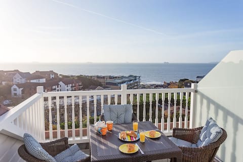 Penthouse With Sea Views Near  The Beach