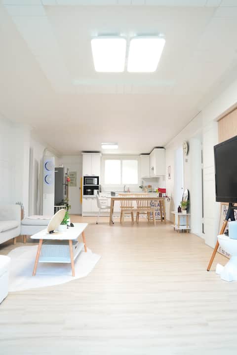 4BR /biz room / playroom / kitchen / 3Q + 1SS beds