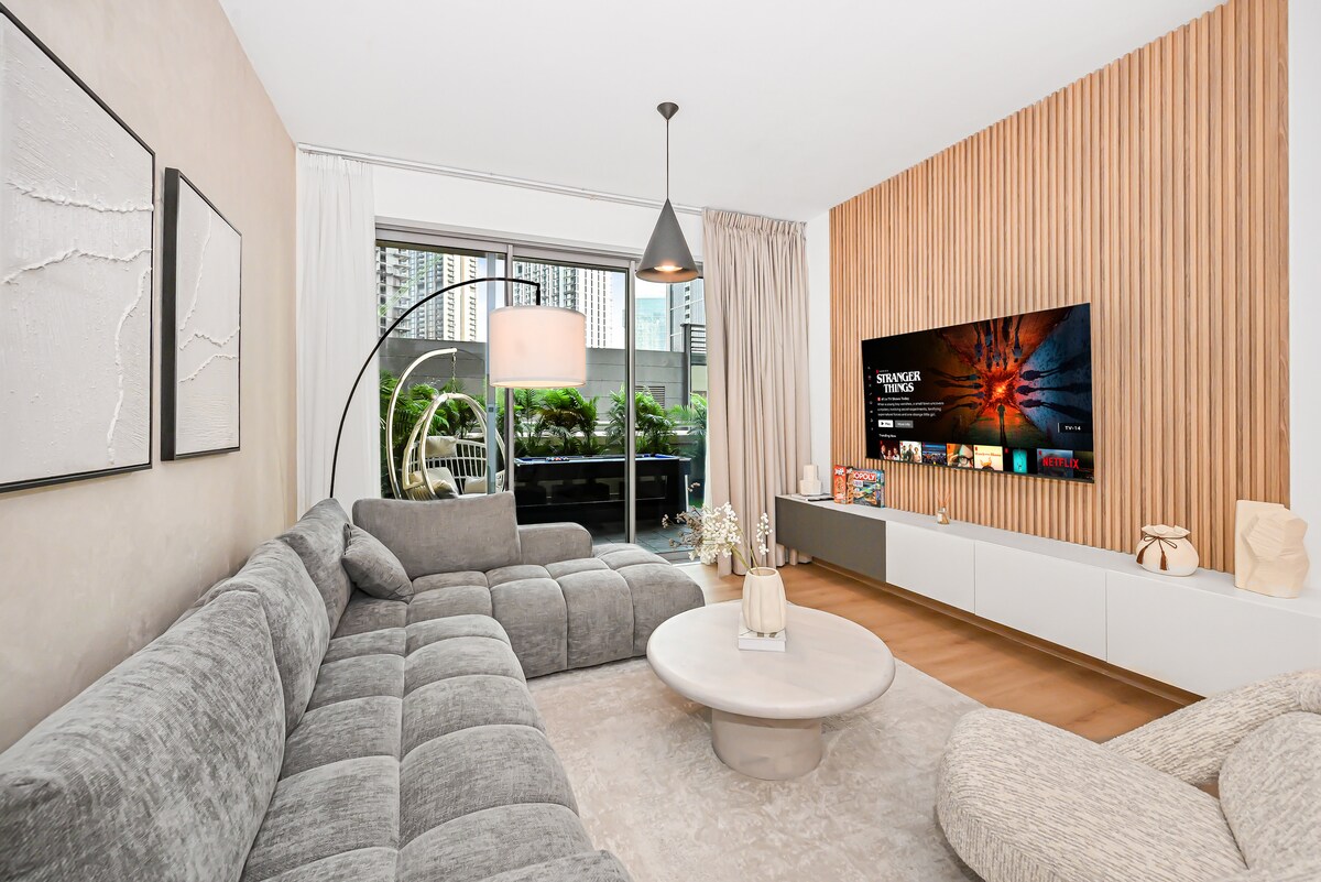 Top Airbnb: Fully Upgraded Apt | Terrace | Walk to Dubai Mall in Burj Khalifa