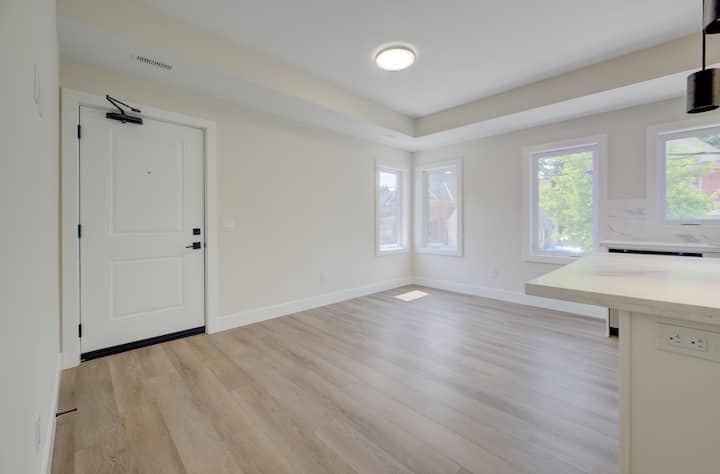 Unit 4 Stylish 1br Condo In Central Location - Kitchener