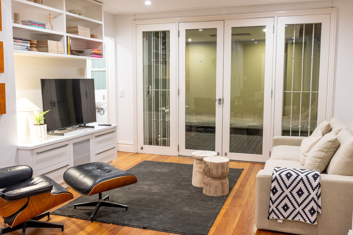 Popular Airbnb listing: Designer Darlinghurst Townhouse in Darlinghurst