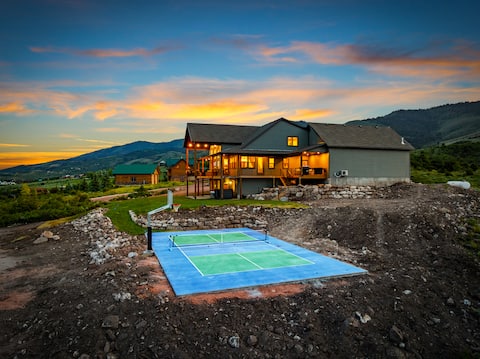 Sleeps 40, Private Pickleball Court, Spa, Views!