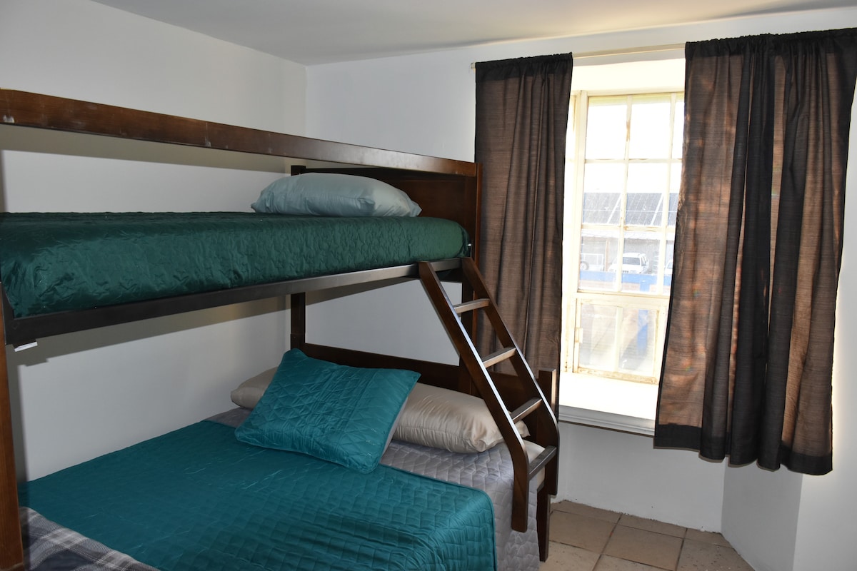 Ზემოდან საძინებელი.