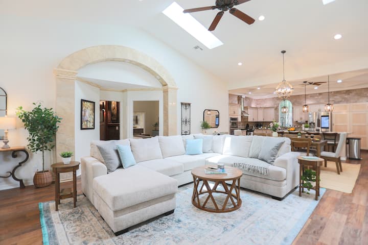 Tuscan Breeze Pool, Beach, Games, Dog Park, Movies - Dunedin, FL