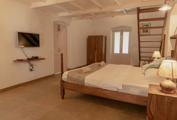 Bedroom 1 image 3