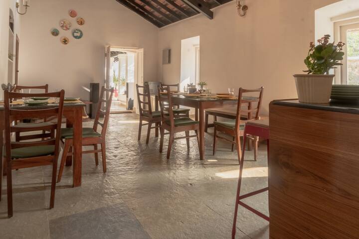 Dining area image 4