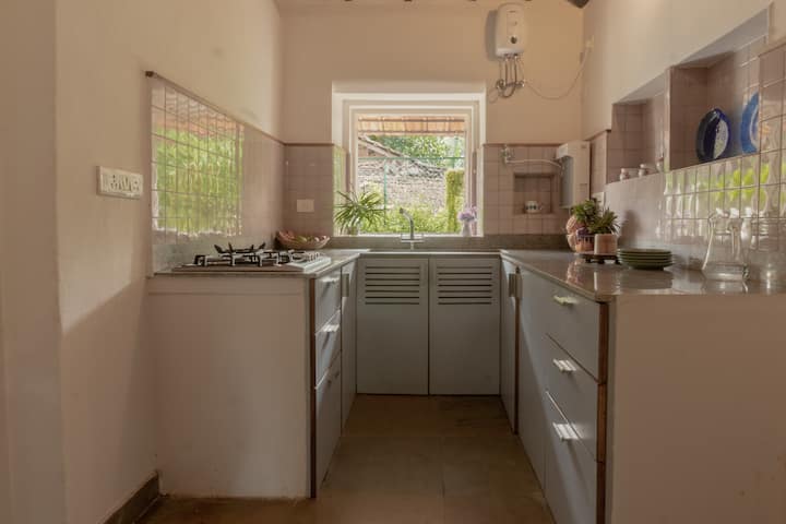 Full kitchen image 1