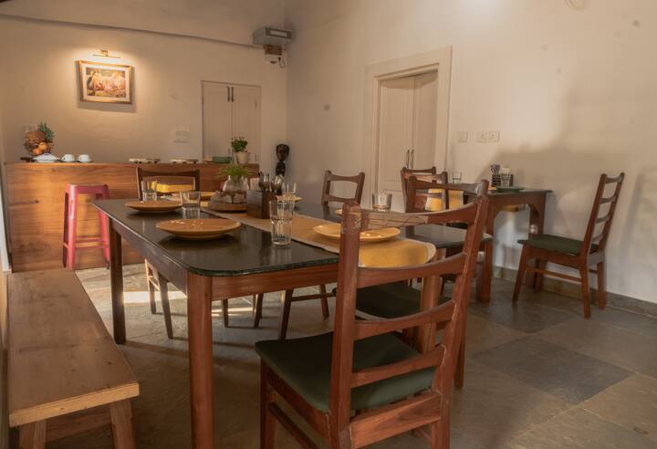 Dining area image 1